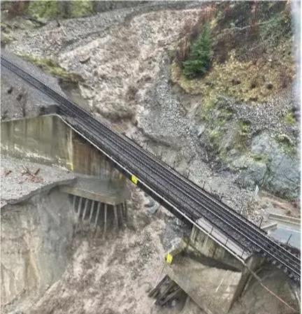 遭特大洪水襲擊，溫哥華港運營中