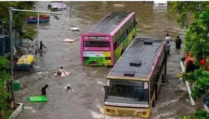 暴雨侵襲！印度大港面臨運輸和清